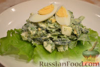 Фото к рецепту: Свежий салат с плавленым сырком