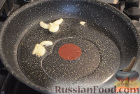 Фото приготовления рецепта: Картофельная запеканка с грибами и сыром - шаг №2