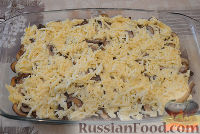 Фото приготовления рецепта: Картофельная запеканка с грибами и сыром - шаг №5