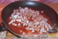 Фото приготовления рецепта: Поджарка из колбасы или сосисок - шаг №8