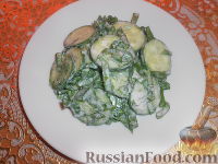 Фото приготовления рецепта: Салат из огурцов и щавеля - шаг №7