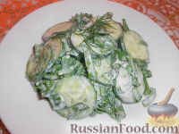 Фото к рецепту: Салат из огурцов и щавеля