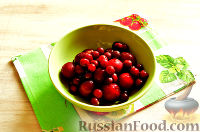 Фото приготовления рецепта: Напиток из красной алычи и вишни - шаг №2