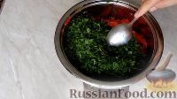 Фото приготовления рецепта: Замороженные помидоры с зеленью на зиму - шаг №5
