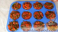 Фото приготовления рецепта: Замороженные помидоры с зеленью на зиму - шаг №6