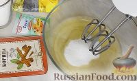 Фото приготовления рецепта: Меренговый рулет со сливочным кремом и малиновым вареньем - шаг №11