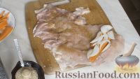 Фото приготовления рецепта: Куриный рулет с шампиньонами и морковью - шаг №6