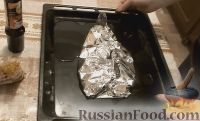 Фото приготовления рецепта: Камбала, запечённая с арахисом и беконом, в фольге - шаг №9