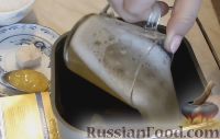Фото приготовления рецепта: Домашний ржаной хлеб на пиве, с мёдом (в хлебопечке) - шаг №2