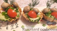 Фото к рецепту: Тарталетки с салатом из ветчины и сыра, с грибами и помидорами