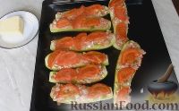 Фото приготовления рецепта: Молодые кабачки с фаршем, помидорами и сыром - шаг №7