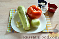 Фото приготовления рецепта: Маринованная закуска из кабачка, помидора и лука - шаг №2