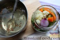 Фото приготовления рецепта: Пикули из сезонных овощей - шаг №10