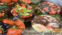 Фото приготовления рецепта: Кабачки, маринованные с ягодами и горошком, на зиму - шаг №6