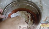 Фото приготовления рецепта: Десерт из клубники с белковым кремом - шаг №4