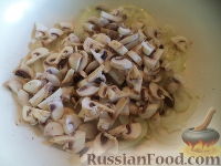 Фото приготовления рецепта: Пшенная каша с грибами (в мультиварке) - шаг №4