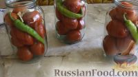 Фото приготовления рецепта: Острые маринованные помидоры с перцем и хреном (без стерилизации) - шаг №2