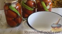 Фото приготовления рецепта: Острые маринованные помидоры с перцем и хреном (без стерилизации) - шаг №3