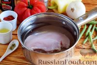 Фото приготовления рецепта: Салат с куриным филе, стручковой фасолью и сладким перцем - шаг №2
