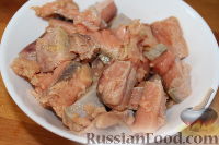 Фото приготовления рецепта: Теплый салат с болгарским перцем, лососем и рукколой - шаг №2