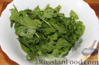 Фото приготовления рецепта: Теплый салат с болгарским перцем, лососем и рукколой - шаг №8