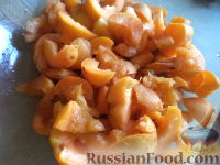 Фото приготовления рецепта: Шарлотка с абрикосами (в мультиварке) - шаг №2