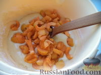 Фото приготовления рецепта: Шарлотка с абрикосами (в мультиварке) - шаг №8