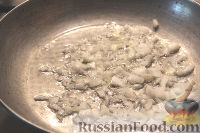 Фото приготовления рецепта: Салат с цветной капустой, орехами и грибами - шаг №2