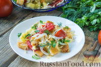 Фото к рецепту: Салат с помидорами, картофелем, сыром и сухариками