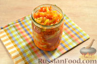 Фото приготовления рецепта: Овощной салат с помидорами (на зиму) - шаг №9