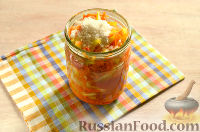 Фото приготовления рецепта: Овощной салат с помидорами (на зиму) - шаг №10