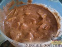 Фото приготовления рецепта: Шоколадная шарлотка с грушами и корицей (в мультиварке) - шаг №5