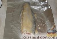 Фото приготовления рецепта: Молочная рыба, запеченная в фольге - шаг №4