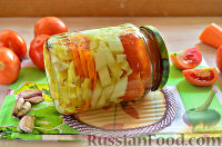 Фото приготовления рецепта: Маринованные помидоры дольками, с кабачками, перцем, морковью - шаг №12