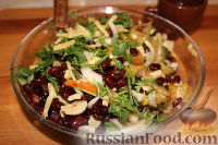 Фото приготовления рецепта: Пестрый салат из фасоли и печеного перца - шаг №12