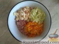 Фото приготовления рецепта: Салат из баклажанов с сыром и помидорами - шаг №3