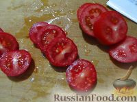 Фото приготовления рецепта: Баклажаны, запеченные с помидорами и сыром - шаг №3