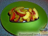 Фото приготовления рецепта: Десерт из персиков, с маскарпоне - шаг №3
