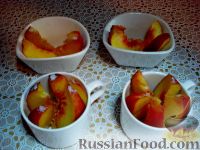 Фото приготовления рецепта: Десерт из персиков, с маскарпоне - шаг №4