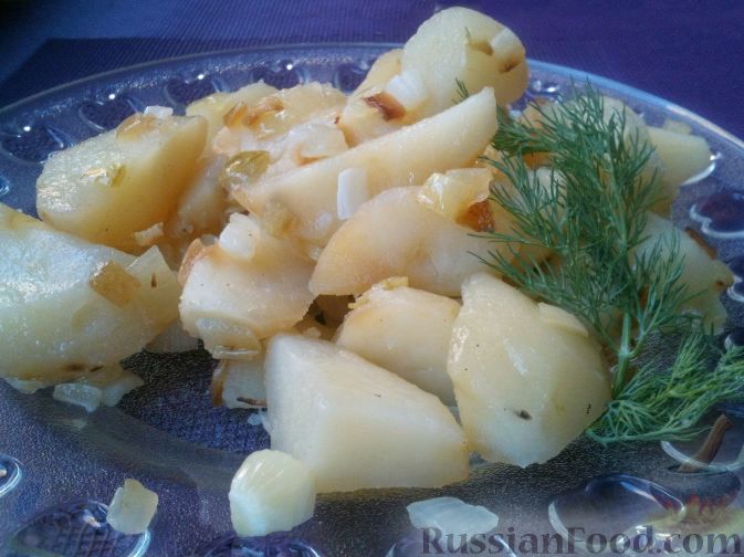 Вареная картошка с салом и луком