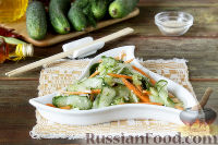 Фото приготовления рецепта: Маринованный салат из огурцов - шаг №8