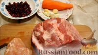 Фото приготовления рецепта: Свинина, запеченная в фольге, с куриным филе и морковью - шаг №1