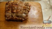 Фото приготовления рецепта: Свинина, запеченная в фольге, с куриным филе и морковью - шаг №7