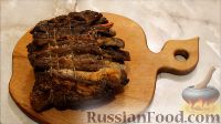 Фото приготовления рецепта: Свинина, запеченная в фольге, с куриным филе и морковью - шаг №11