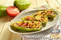 Фото к рецепту: Запеченный болгарский перец, фаршированный сыром и помидорами