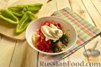 Фото приготовления рецепта: Запеченный болгарский перец, фаршированный сыром и помидорами - шаг №7