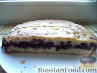 Фото приготовления рецепта: Быстрый пирог с ягодами - шаг №13