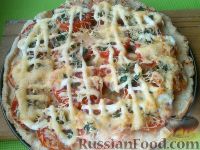 Фото к рецепту: Пицца с помидорами и сыром