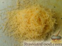 Фото приготовления рецепта: Фаршированные сыром и яйцами шампиньоны - шаг №4