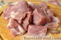 Фото приготовления рецепта: Пряная свинина со смородиной (в горшочке) - шаг №4